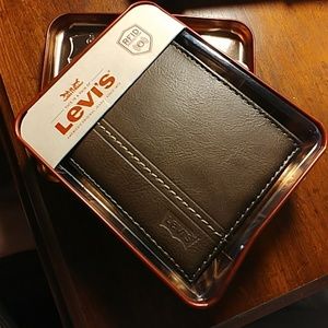 Men's brown leather wallet